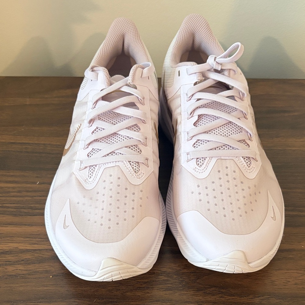Nike Women’s Light Pink Athletic Running Shoes